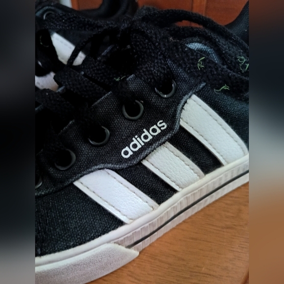 Adidas Kids Black and White Sneakers_1.5 - Picture 5 of 6
